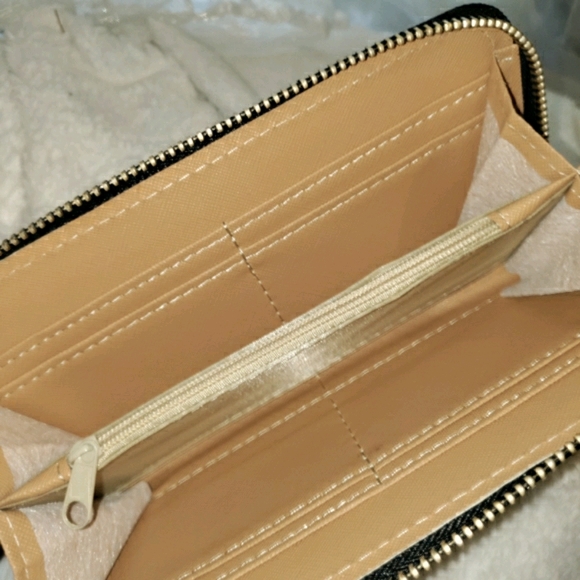 Wallet- zip up style! - Picture 3 of 7